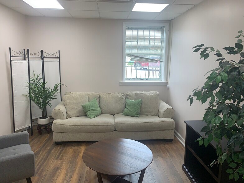 More Photos Of 661 Madison Ave, Memphis Medical For Sale