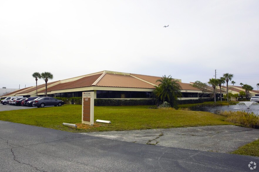 More Photos Of 12495 34th St N, Saint Petersburg Unknown For Lease