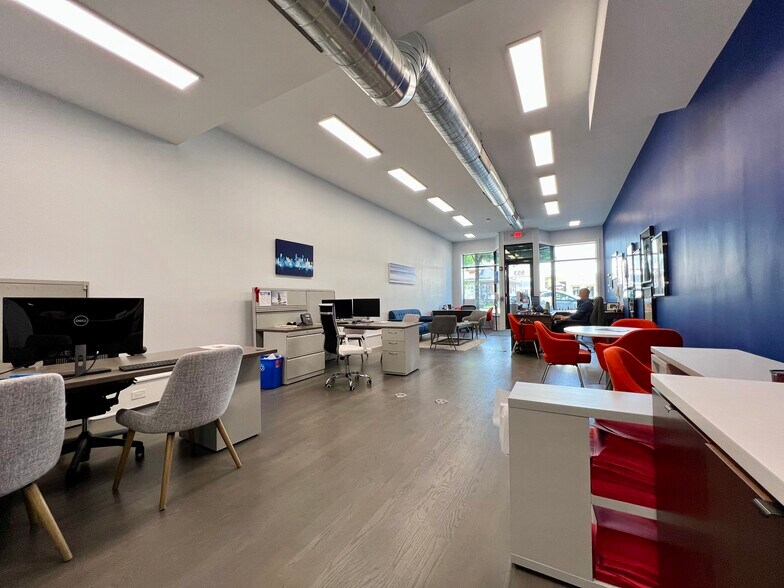 More Photos Of 553 S Spring Rd, Elmhurst Storefront Retail Office For Lease