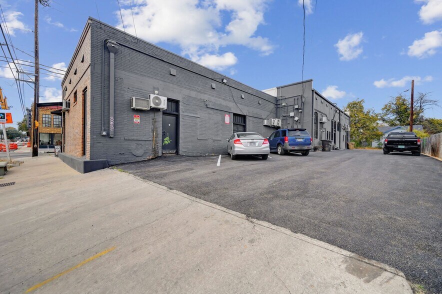 More Photos Of 2100-2110 McCullough Ave, San Antonio Storefront For Sale