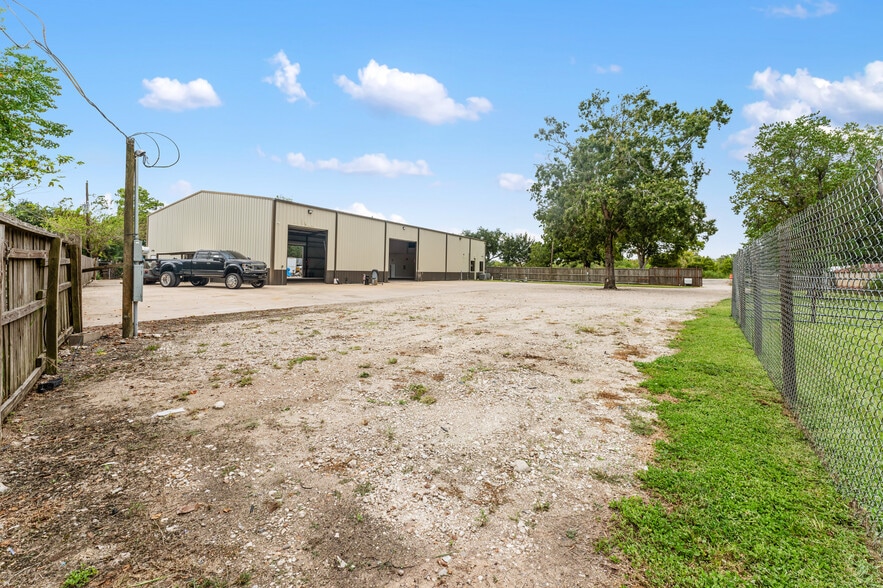 More Photos Of 6927 Highway 36 S, Rosenberg Office For Lease
