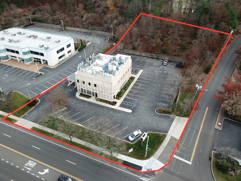 More Photos Of 996 W Jericho Tpke, Smithtown Office For Lease