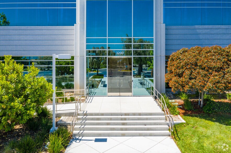 More Photos Of 1400 Bridge Pky, Redwood City Unknown For Lease