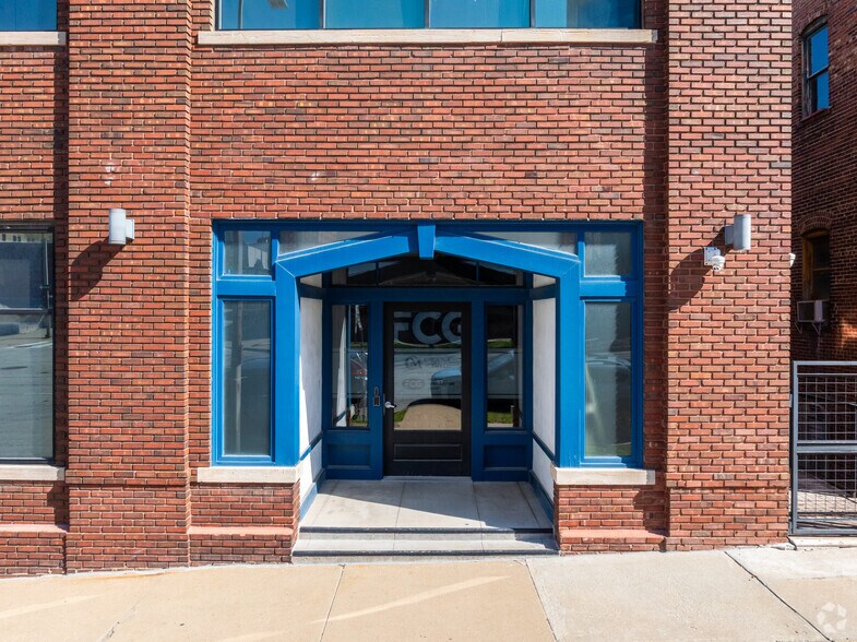 More Photos Of 400 Admiral Blvd, Kansas City Office For Lease