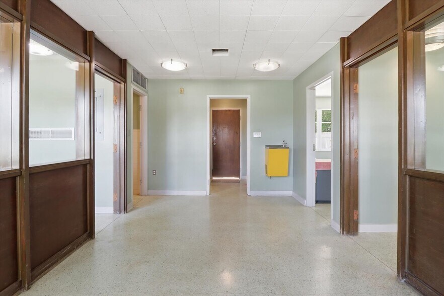 More Photos Of 18150 SE 72 Ave, Inglis Office For Sale