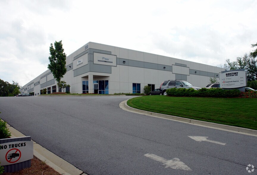 More Photos Of 3719 N Peachtree Rd, Chamblee Warehouse For Lease