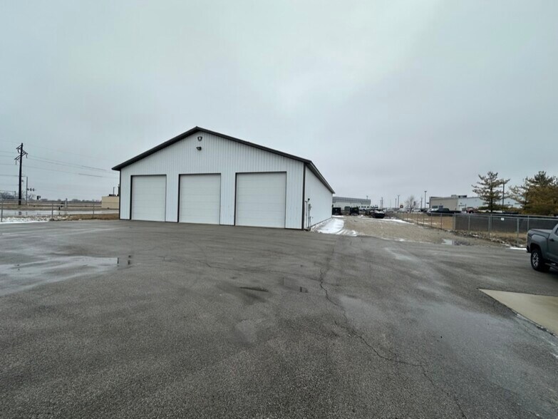 More Photos Of 3906 Hospitality Ln, Decatur Self Storage For Lease