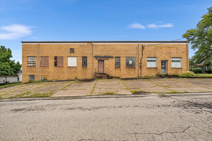 Primary Photo Of 713 Hall Ave, Aliquippa Warehouse For Sale