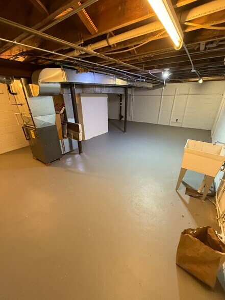 More Photos Of 5682 State Rd, Parma Storefront Retail Residential For Lease