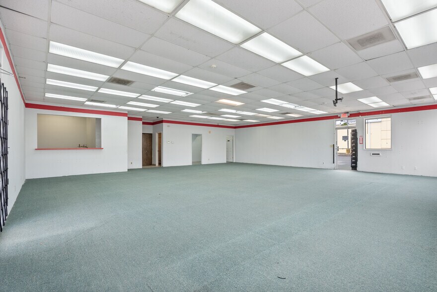More Photos Of 12412 NE Halsey St, Portland Freestanding For Lease