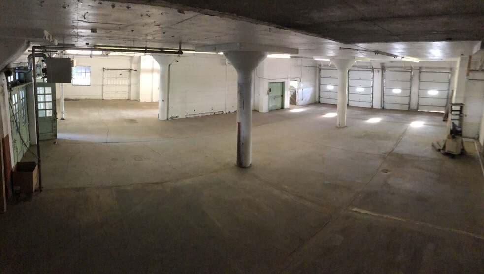 More Photos Of 1500 Clinton St, Buffalo Light Manufacturing For Lease