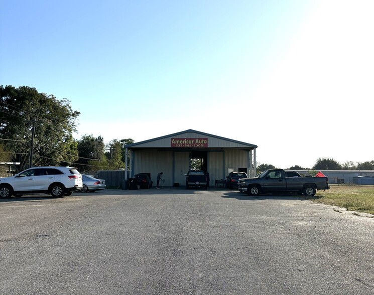 Primary Photo Of 2415 Jones St, Rosenberg Warehouse For Lease