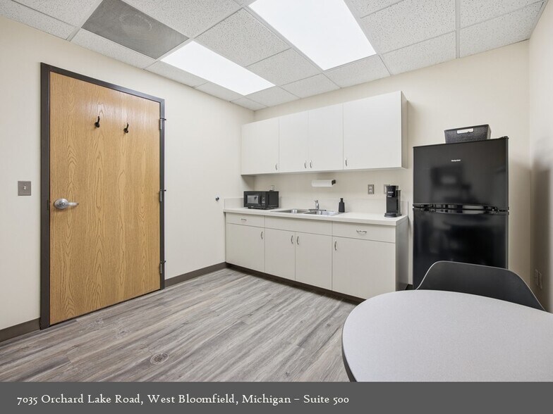 More Photos Of 7035 Orchard Lake Rd, West Bloomfield Medical For Lease