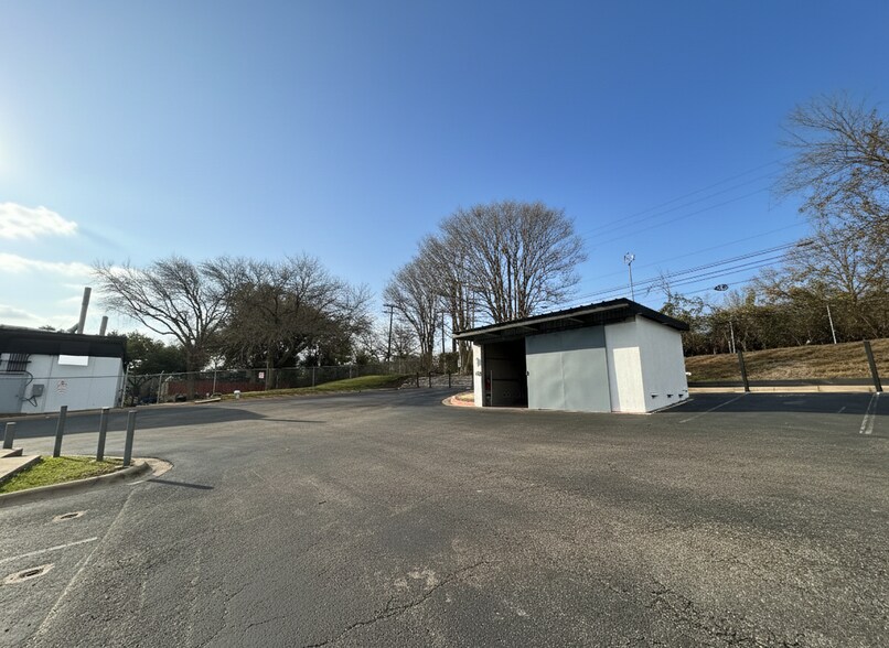 More Photos Of 8605 Cross Park Dr, Austin Office For Lease