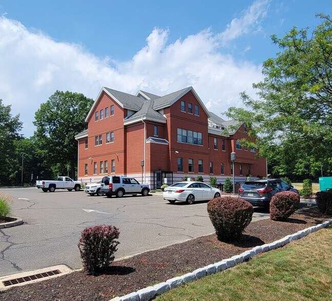 More Photos Of 333 Church St, Naugatuck Office For Lease