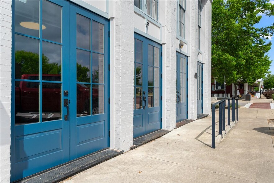 More Photos Of 117 East St, Hutto Loft Creative Space For Sale