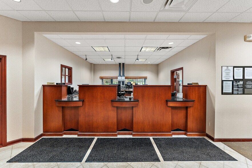More Photos Of 325 Southpointe Blvd, Canonsburg Bank For Lease