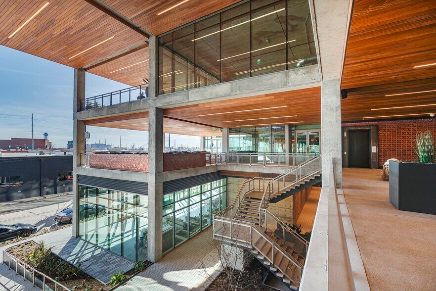 More Photos Of 155 Riveredge Dr, Dallas Office For Lease