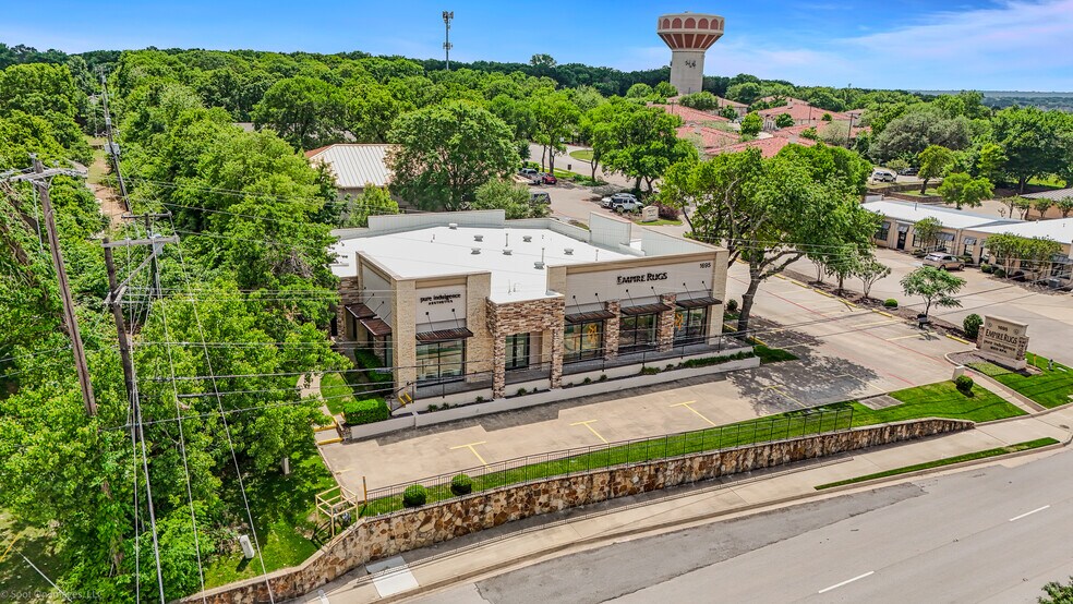 More Photos Of 1695 E Southlake Blvd, Southlake Freestanding For Lease