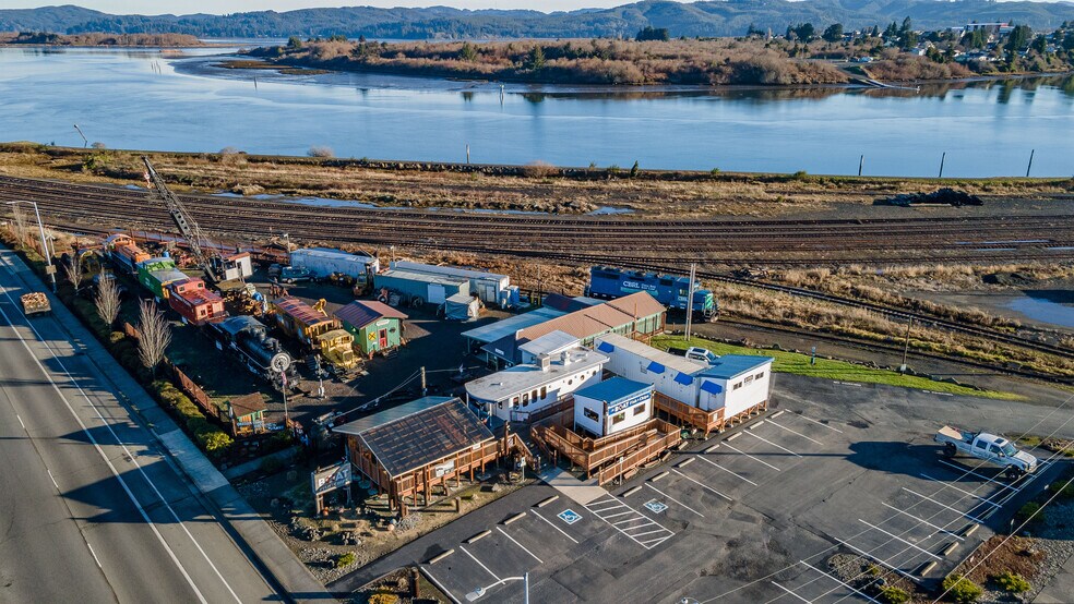 More Photos Of 102 Hall Ave, Coos Bay Restaurant For Sale