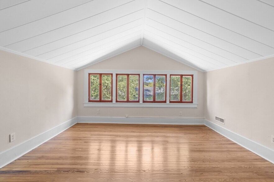 More Photos Of 219 Old Mill Rd, Winchester Office For Sale