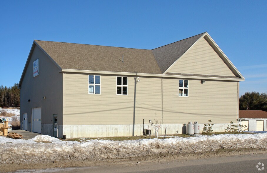 More Photos Of 7 Pomerleau St, Biddeford Warehouse For Lease