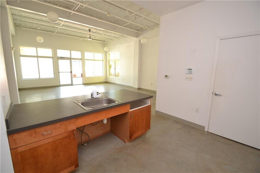 More Photos Of 2401 E 6th St, Austin Loft Creative Space For Lease