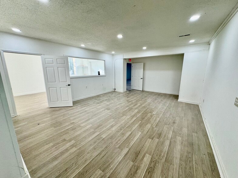 More Photos Of 133 E Parris Ave, High Point Freestanding For Lease
