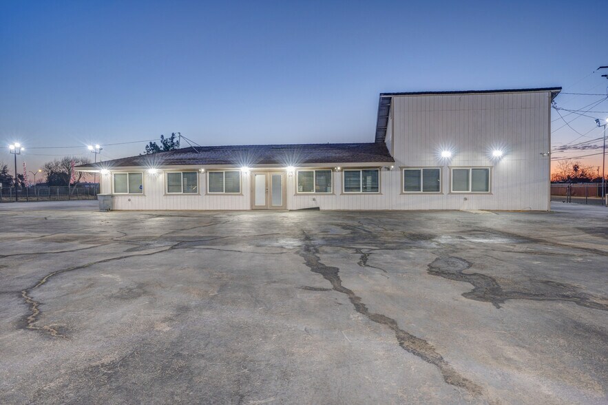 More Photos Of 854 Crows Landing Rd, Modesto Auto Dealership For Sale