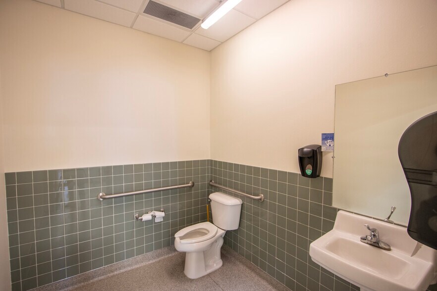 More Photos Of 3831 Denis Dr, Casper Medical For Lease