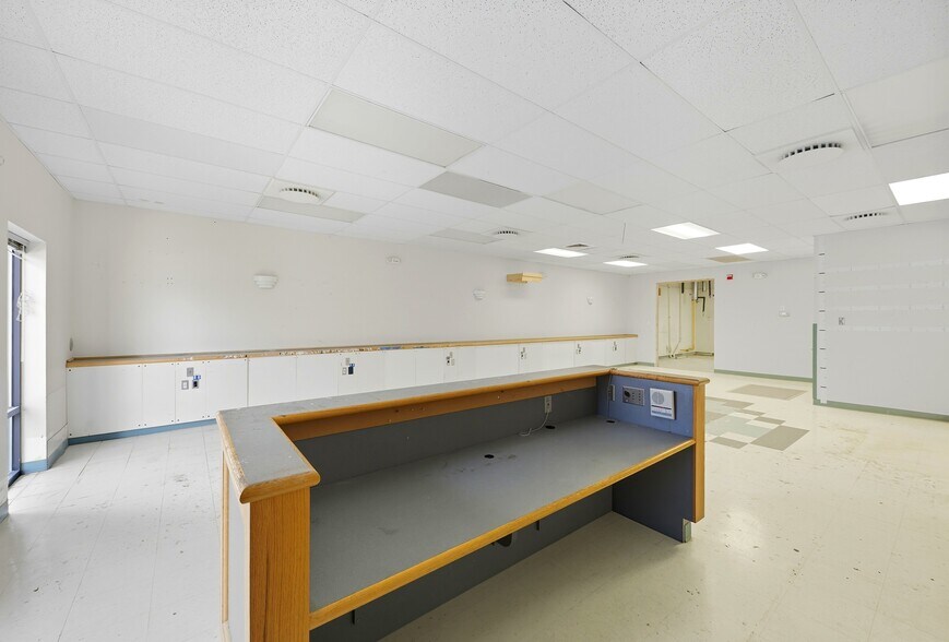 More Photos Of 508-514 Canterbury Rd, Kings Mountain Flex For Sale