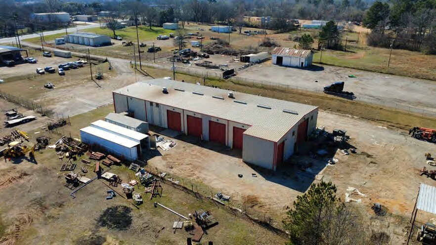 More Photos Of 2103 E SH 31, Kilgore Warehouse For Sale