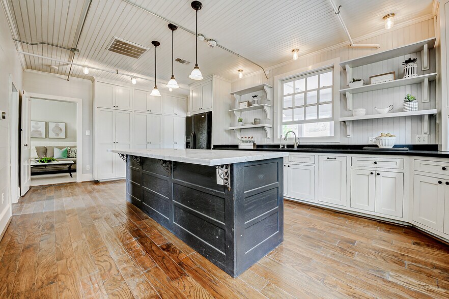 More Photos Of 902 Richmond Pky, Richmond Office Residential For Sale