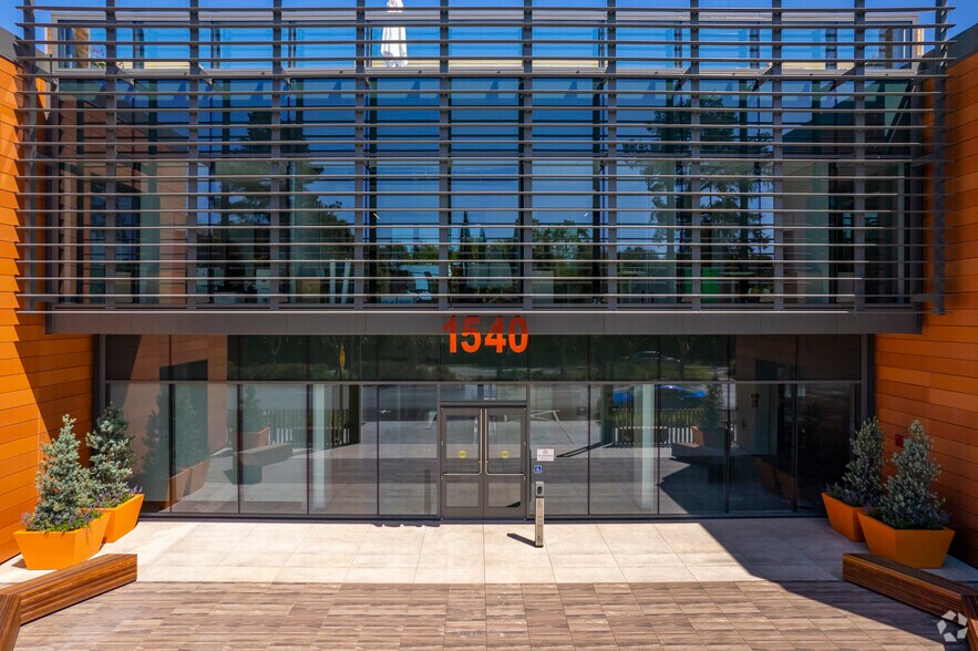 More Photos Of 1540 El Camino Real, Menlo Park Office For Sale