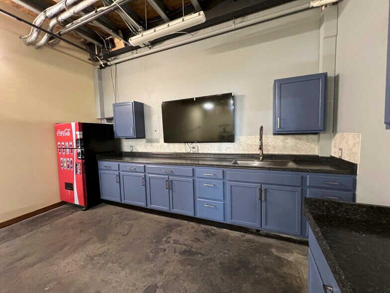 More Photos Of 2137 Chelsea Blvd, Allen Self Storage For Sale