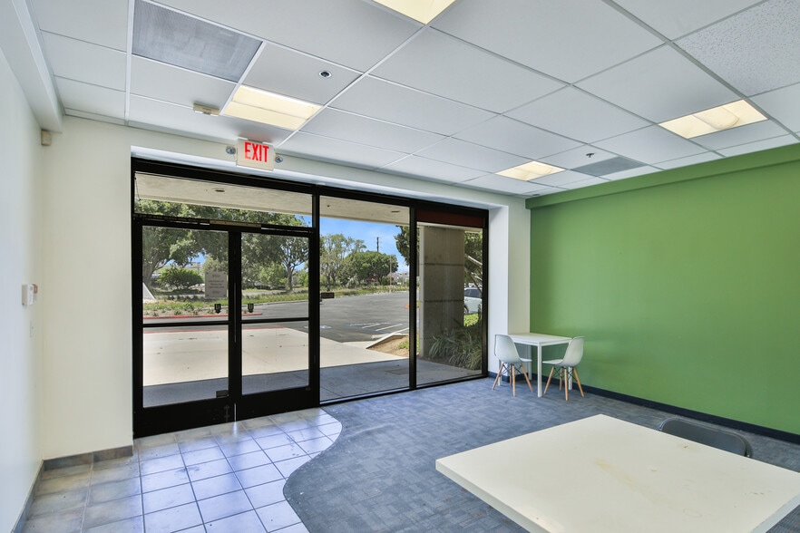More Photos Of 28210 Avenue Stanford, Valencia Distribution For Sale