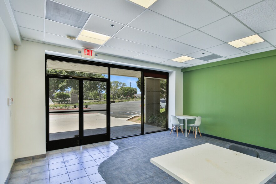 More Photos Of 28210 Avenue Stanford, Valencia Distribution For Sale