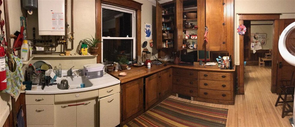 More Photos Of 42 Central St, Newport Flex For Lease