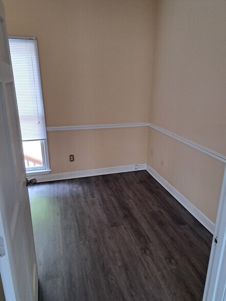 More Photos Of 370 W Stonewall Ave, Fayetteville Office For Sale