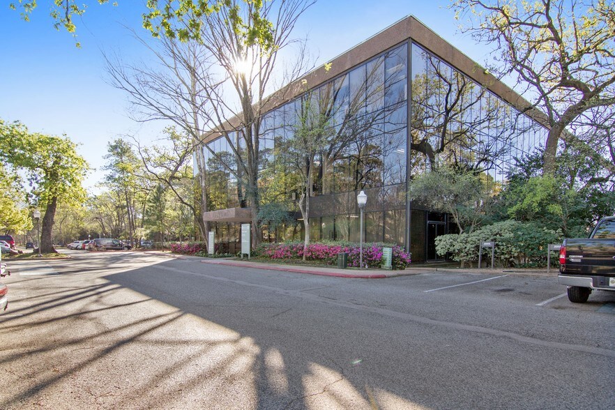 More Photos Of 2020 N Loop Fwy W, Houston Office For Lease