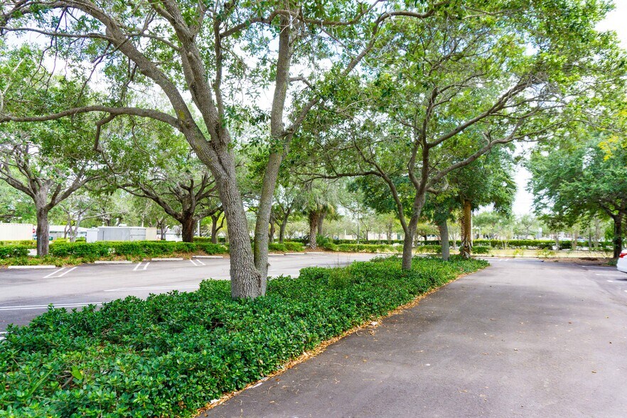 More Photos Of 9660 W Sample Rd, Coral Springs Medical For Lease