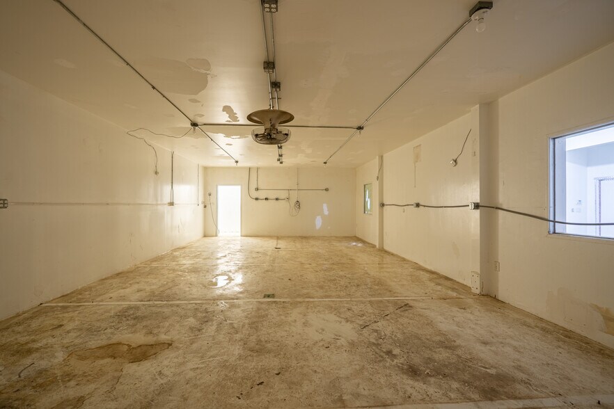 More Photos Of 5261-5265 E Washington Blvd, Commerce Warehouse For Sale