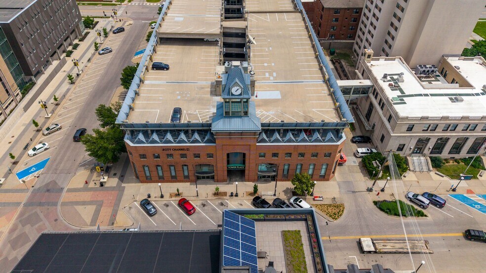 More Photos Of 2-4 S Linn St, Iowa City Office For Lease