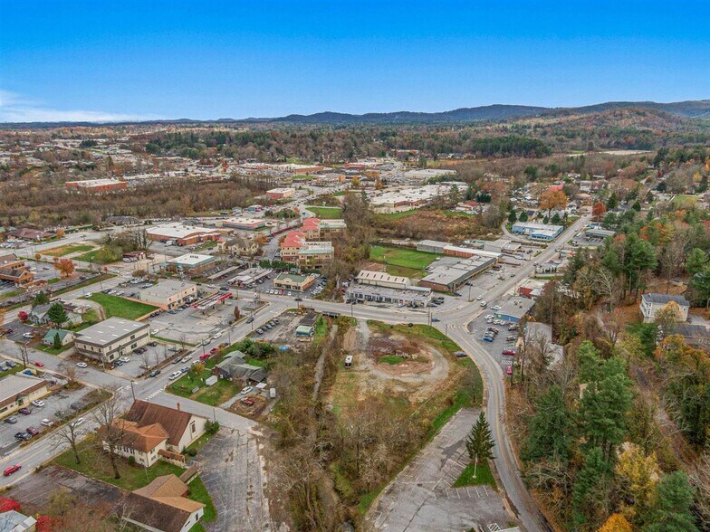 More Photos Of 307-321 S Washington St, Hendersonville Land For Lease