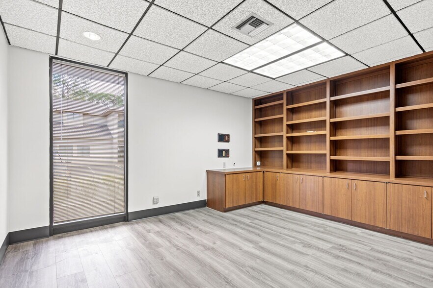 More Photos Of 6210 Samuel Wells, Jacksonville Medical For Sale