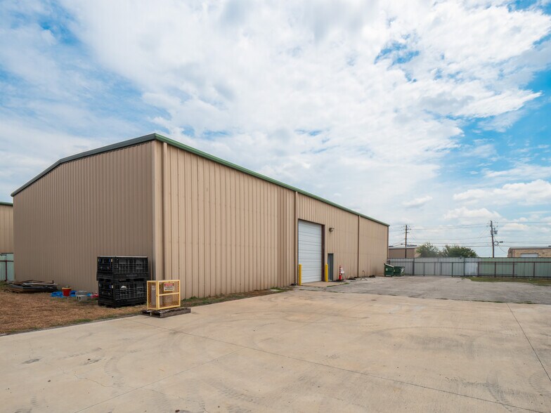 More Photos Of 13730 Immanuel Rd, Pflugerville Warehouse For Lease