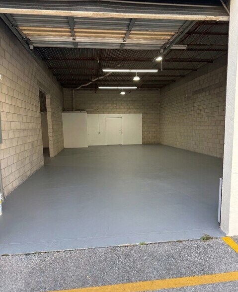 More Photos Of 2020 S Combee Rd, Lakeland Warehouse For Lease