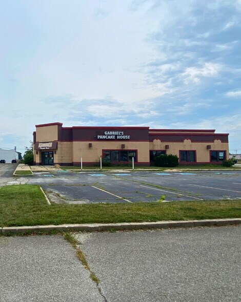 More Photos Of 1510 W Braewick Dr, Marion Restaurant For Sale