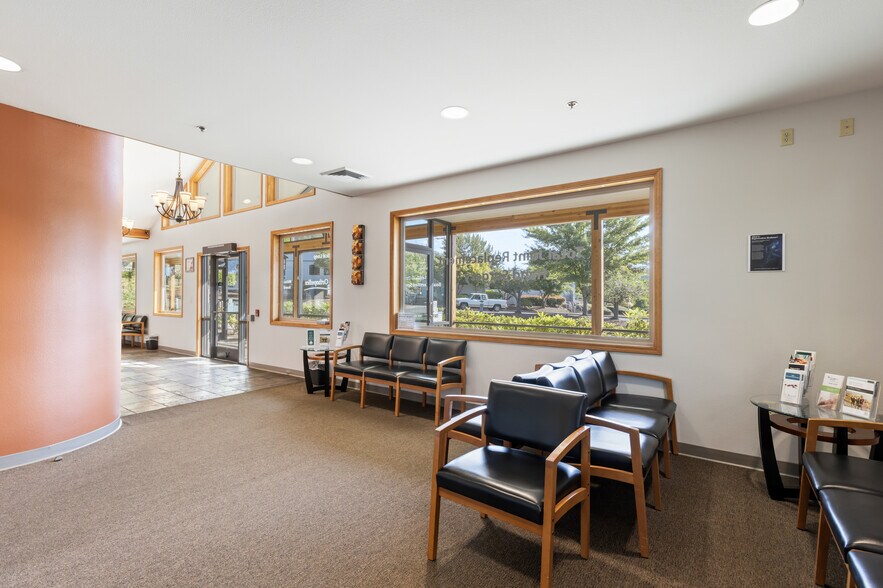More Photos Of 277 Medical Loop, Roseburg Medical For Lease