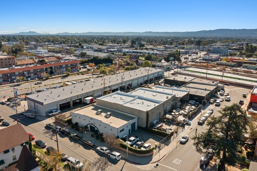 More Photos Of 18522 Gresham St, Northridge Warehouse For Sale